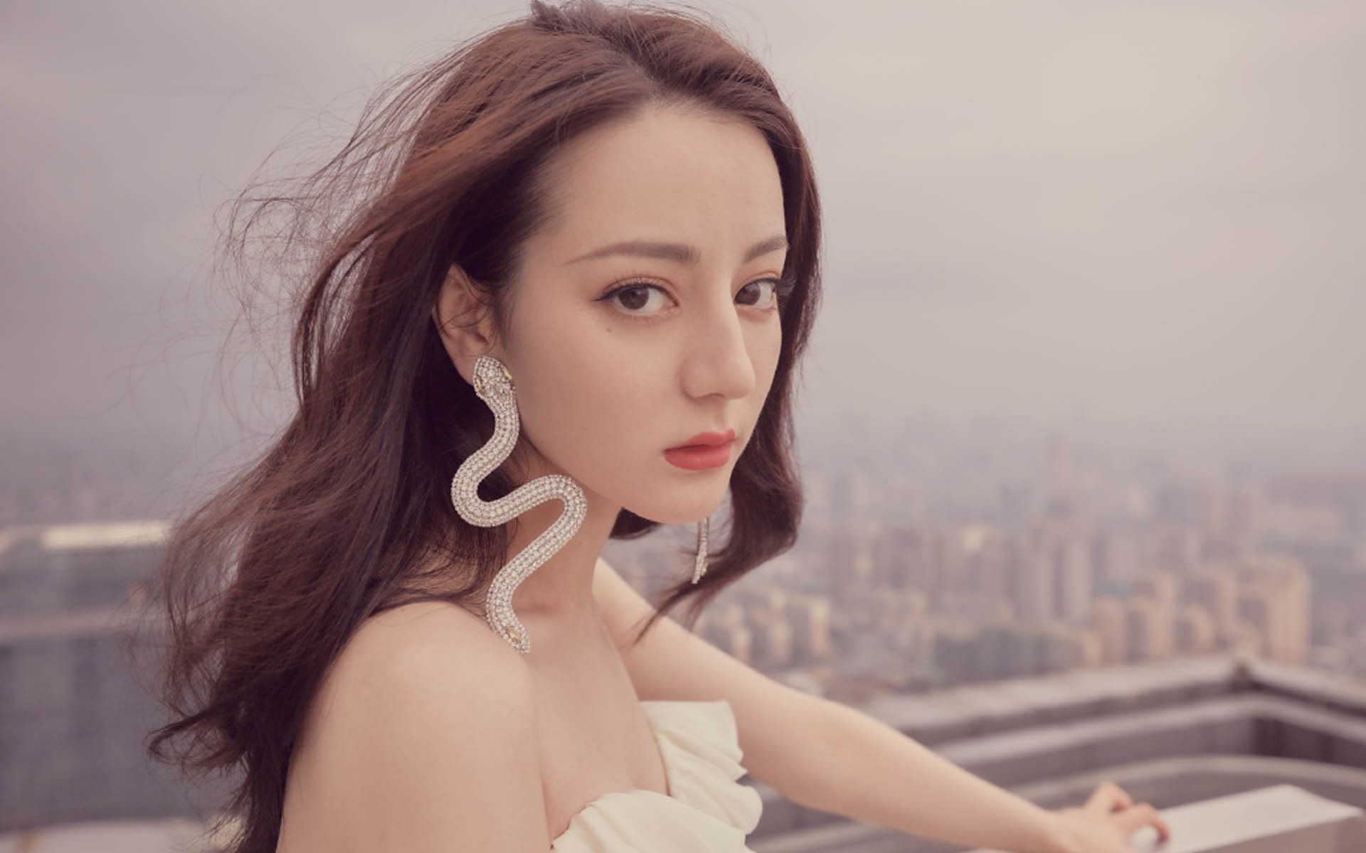 黄喜灿的孤星闪耀与袋鼠军团的体系胜利，足球世界的两种破防哲学