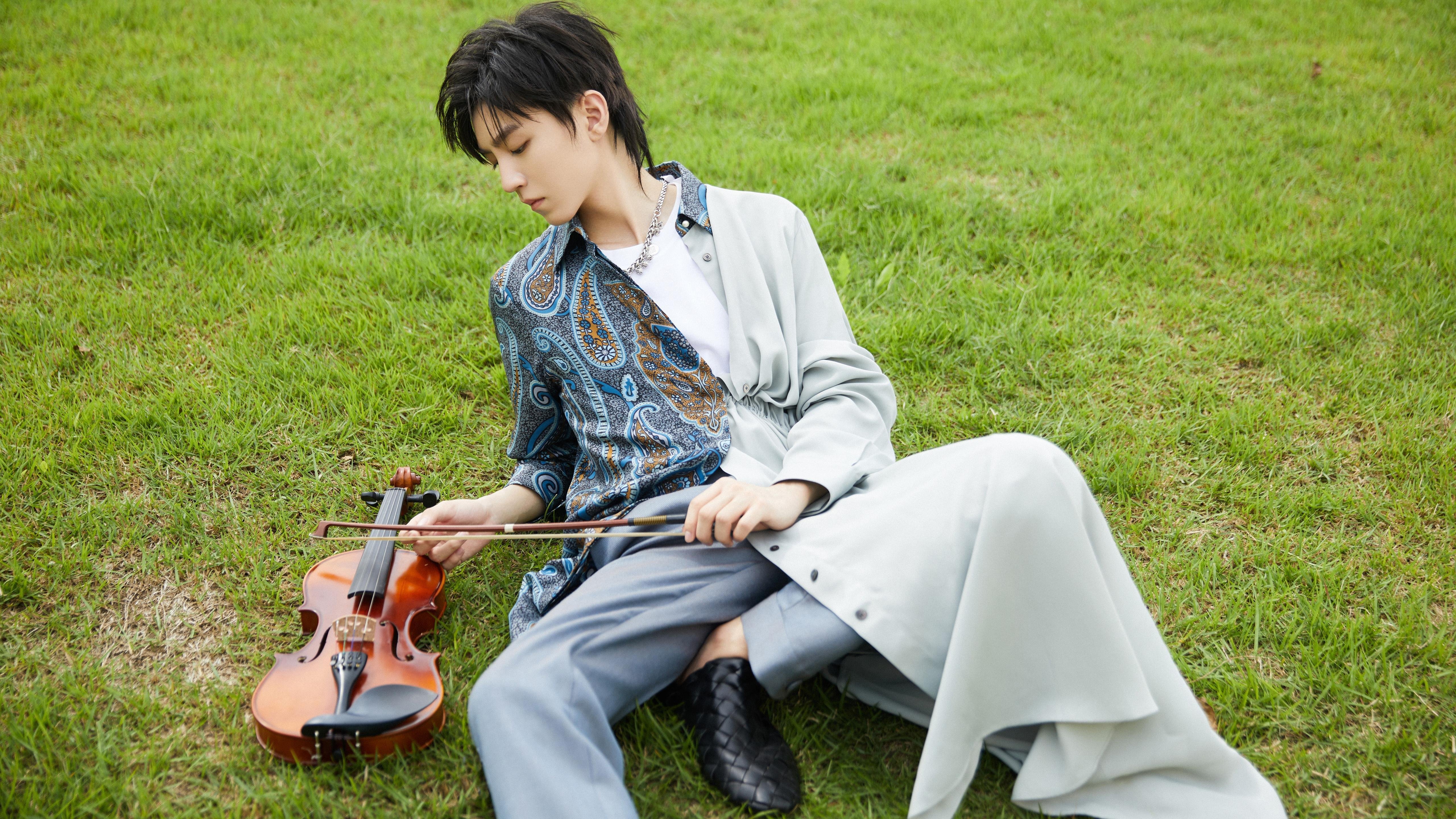 开云体育官网-冰与火之歌，从多伦多冰面到曼彻斯特草皮的双重奏